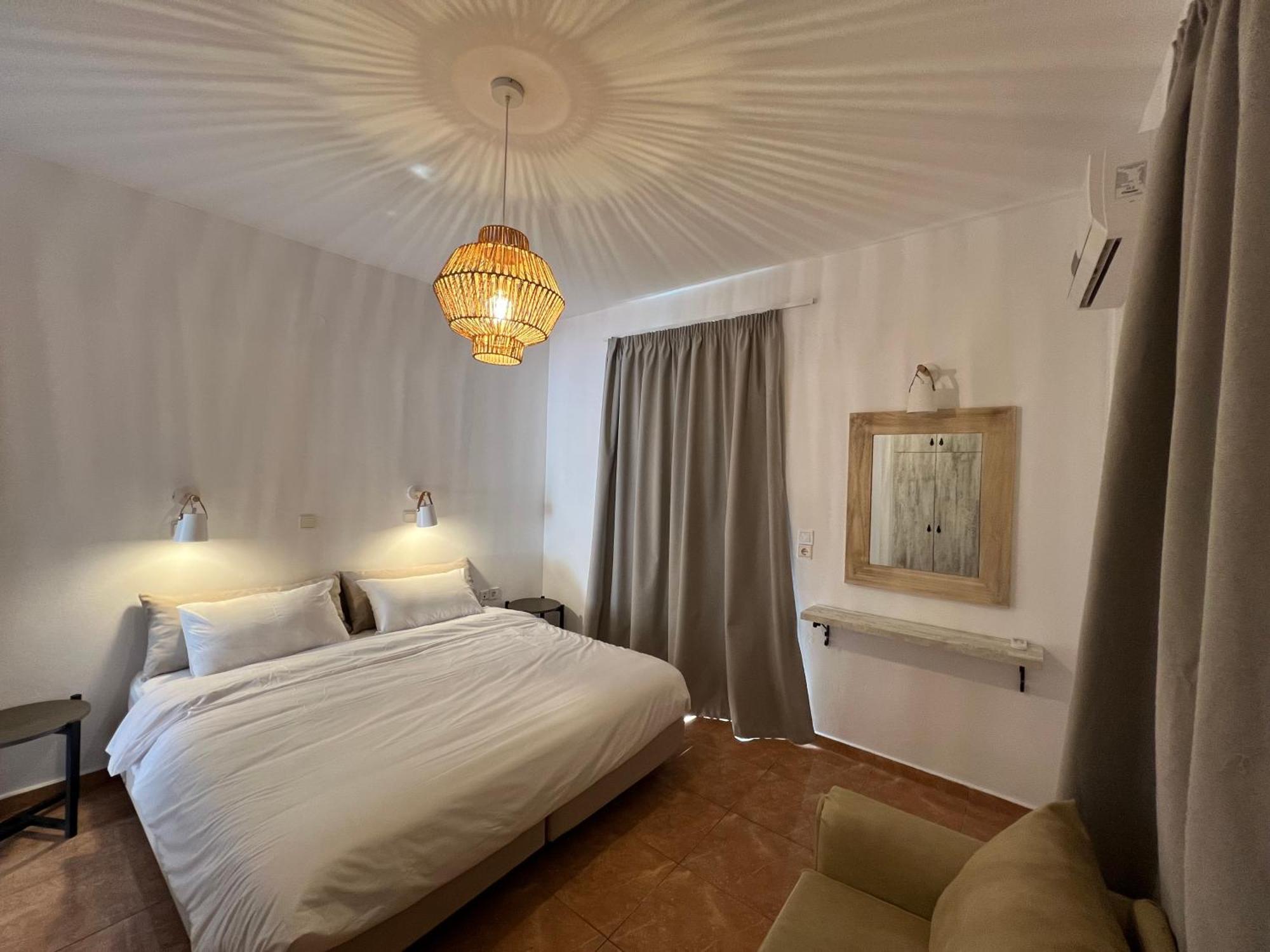 Nikos Studios Livadia  ภายนอก รูปภาพ
