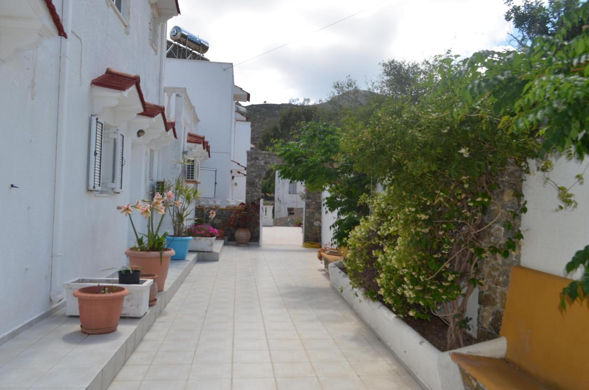 Nikos Studios Livadia  ภายนอก รูปภาพ
