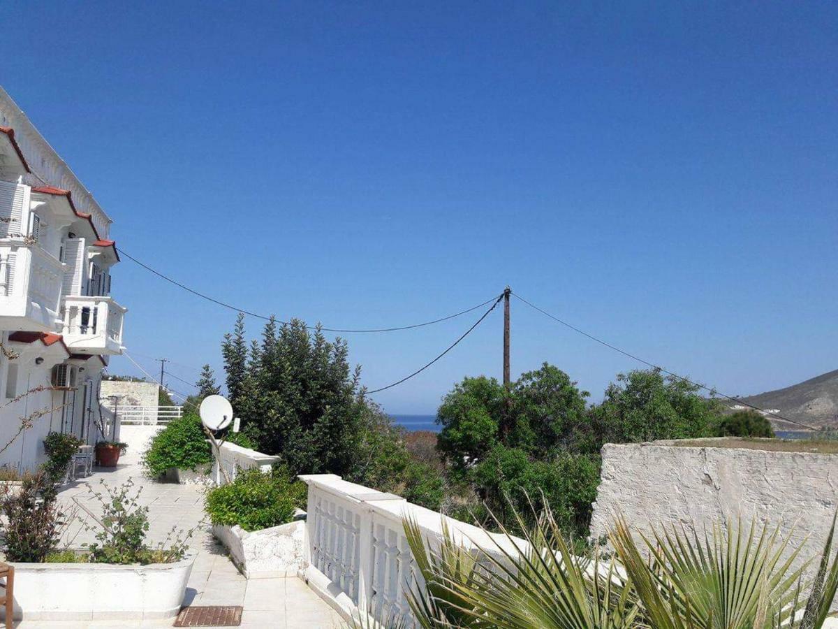 Nikos Studios Livadia  ภายนอก รูปภาพ